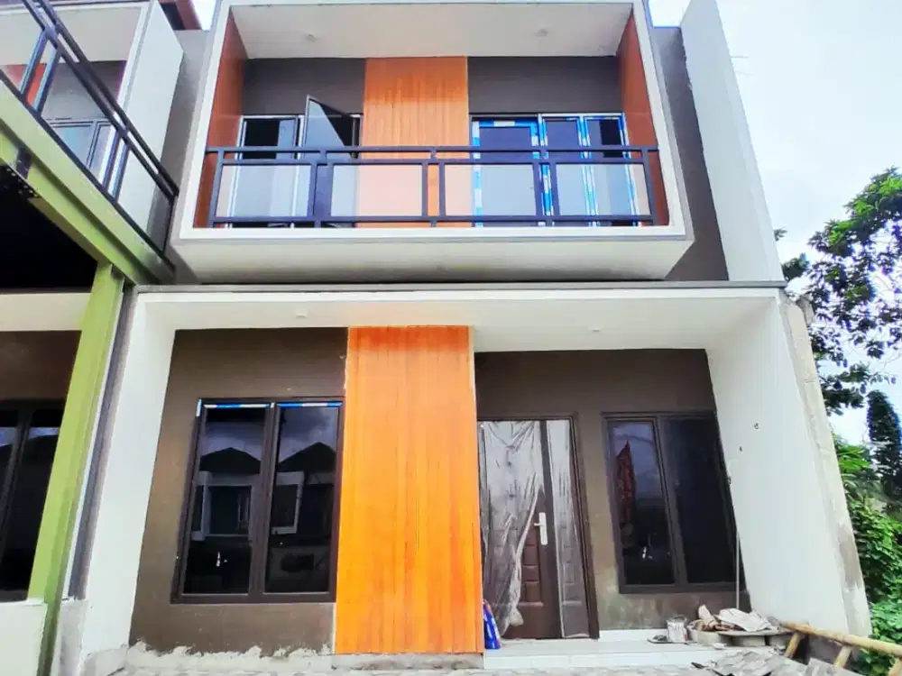 Rumah 2lantai pinggir jalan raya Cuma 900juta an , 5menit ke Pintu Tol Jatiwarna