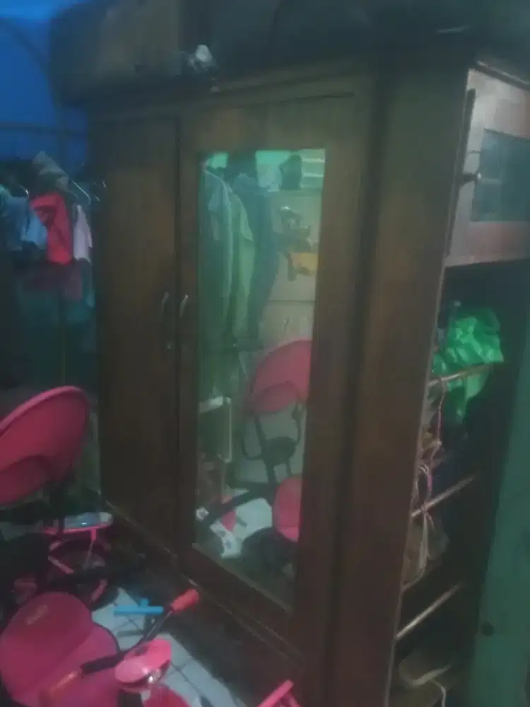 Lemari kayu jati