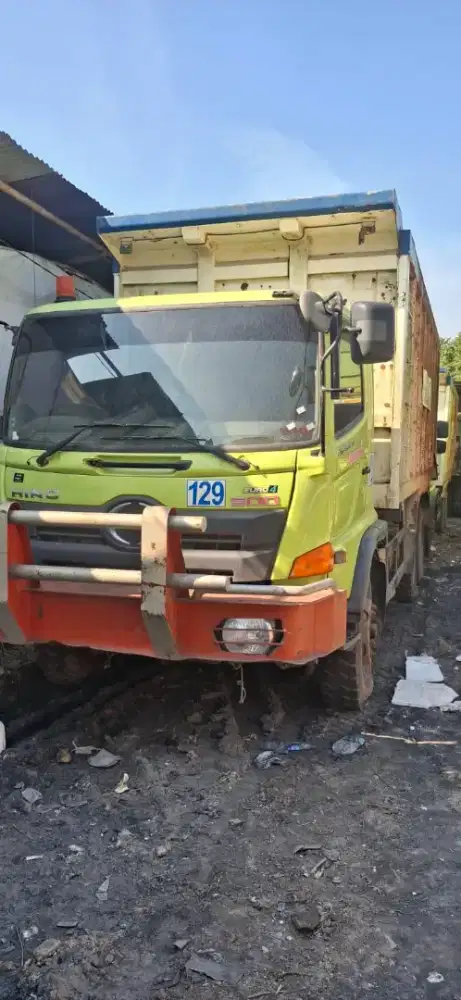 Dump truck Hino lohan tahun 2023