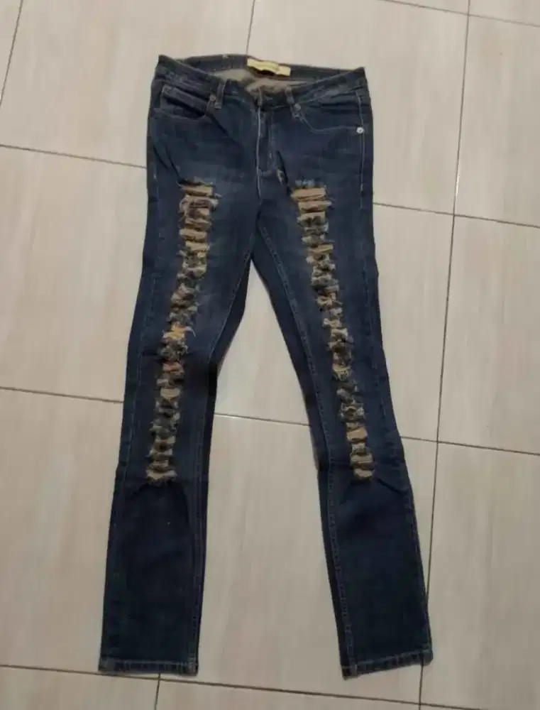 Celana perempuan hardware