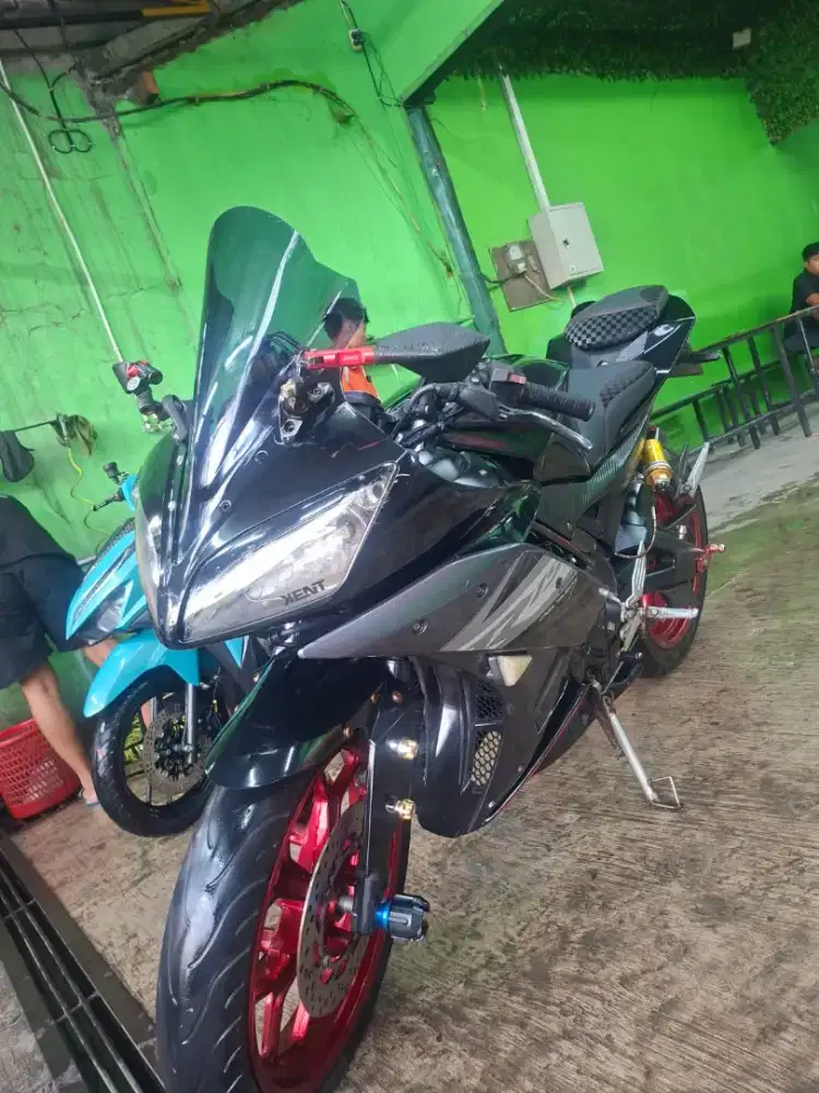 YAMAHA R15 V2 HITAM