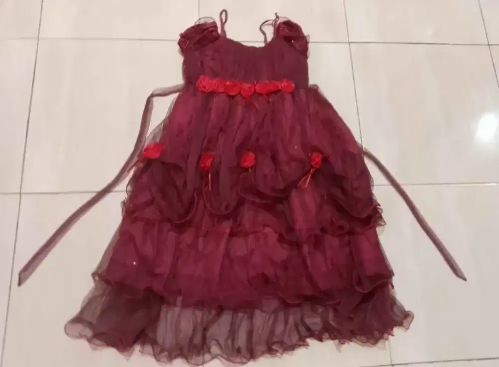 Baju gaun anak perempuan