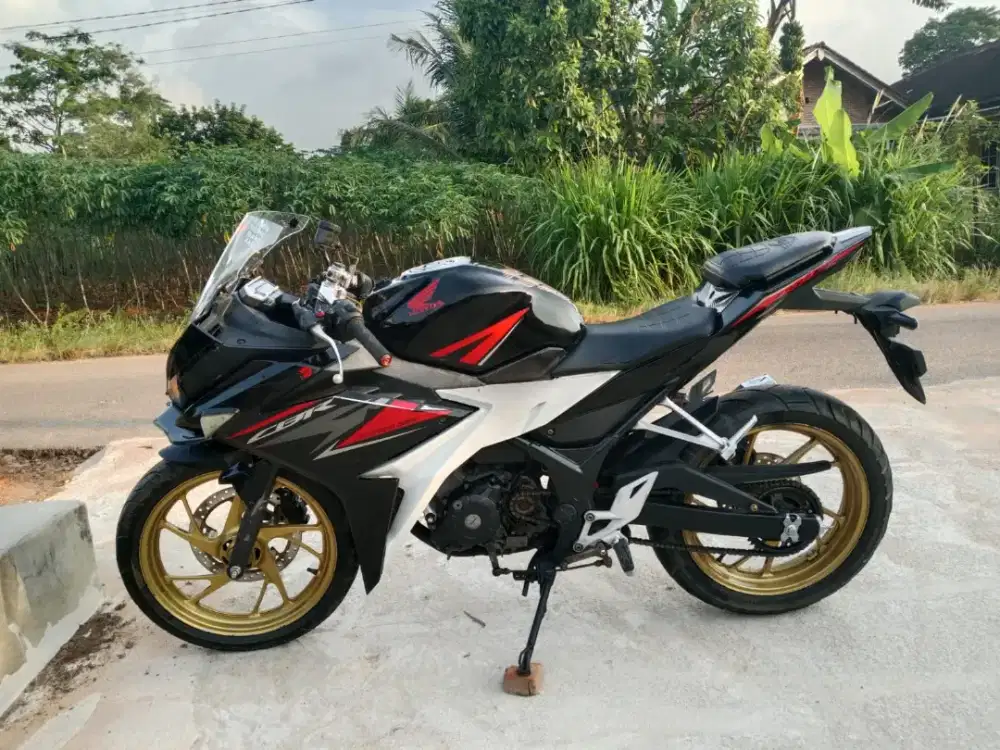 Honda led CB150R