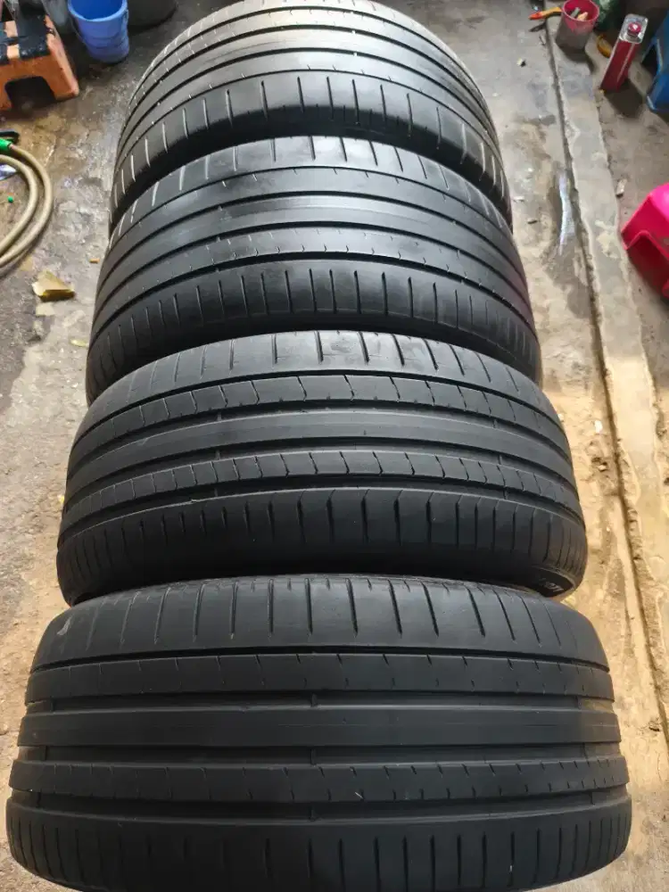 Pirelli pzero 305 40 R21 & 275 45 R21