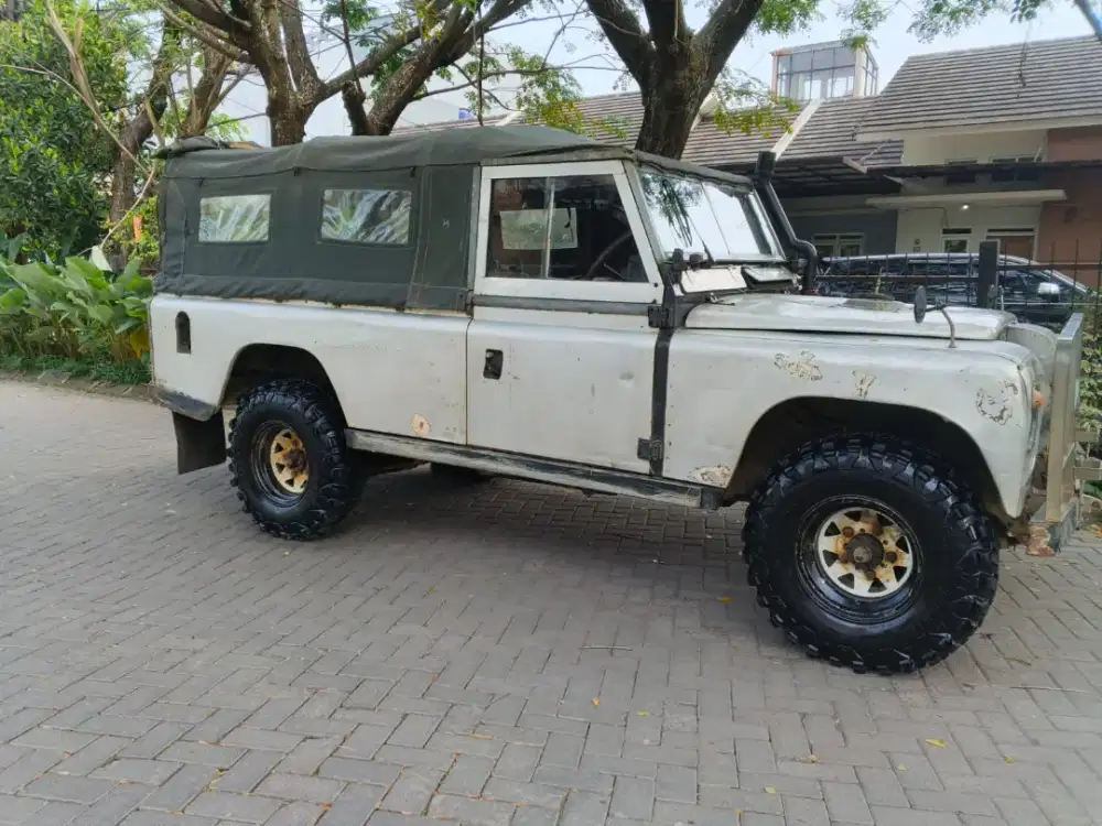 LAND ROVER SERIES 3 Long Canvas 109NP 4x4 Diesel.