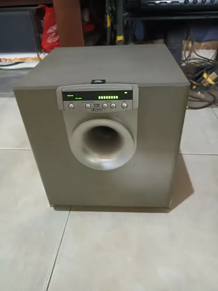 Speaker Subwofer Aktif JBL subwoofer