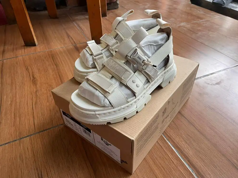 Dr. Martens Pearson Sandal egret size 41