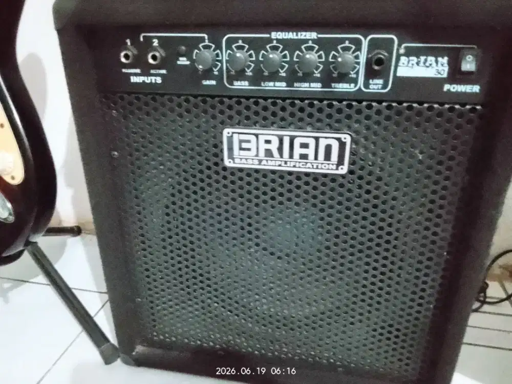 Jual rugi 2 Unit Ampli (Ampli Bass dan Ampli Gitar original)