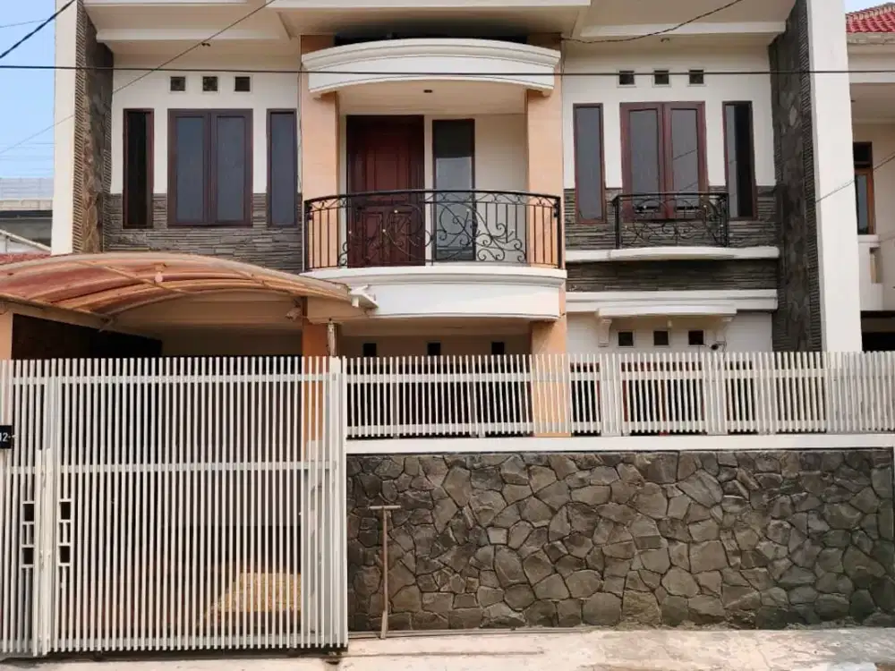 Rumah Baru Renovasi di Taman Holis Indah 1