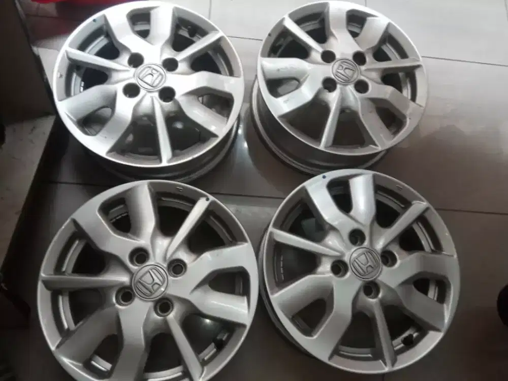 Velg mobil Honda Brio 14 inch PCD 4x100 second bekas