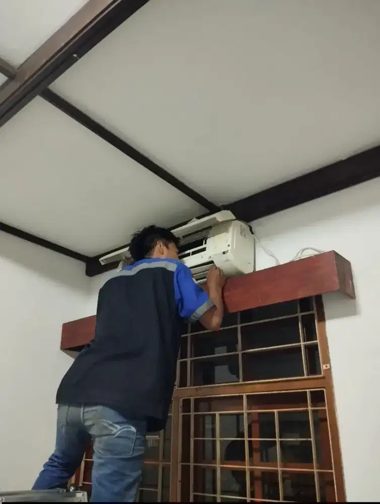 SERVICE AC CUCI AC BONGKAR PASANG AC
