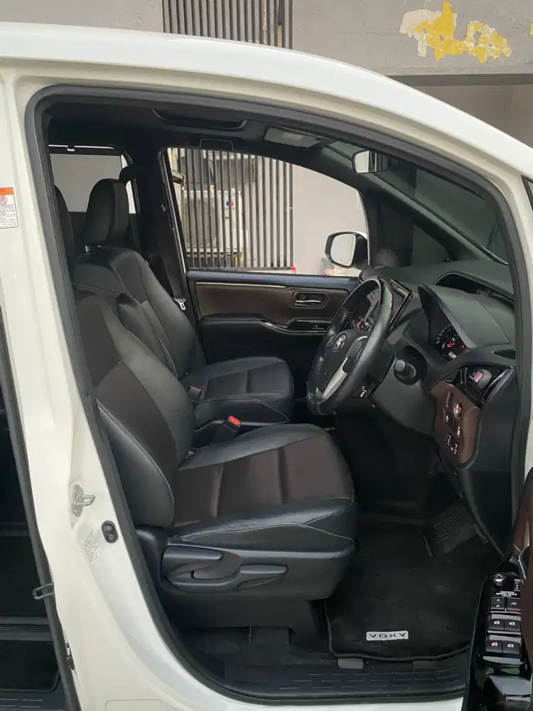 Toyota Voxy 2018 Bensin