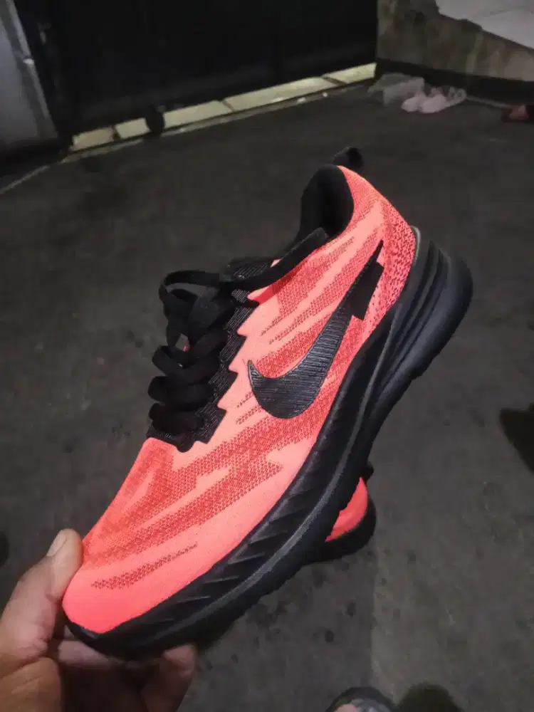 Sepatu Running Size 41 New Orange Hitam