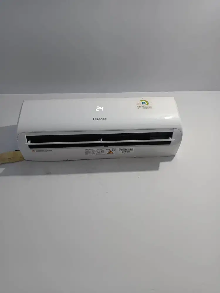AC Hisense Inverter 1/2 PK AI05CEG Like New!
