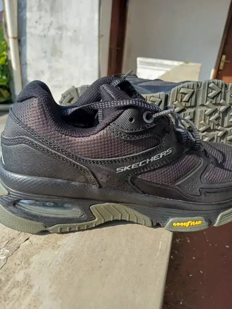 Skechers Outdoor Nomer 42 Hitam