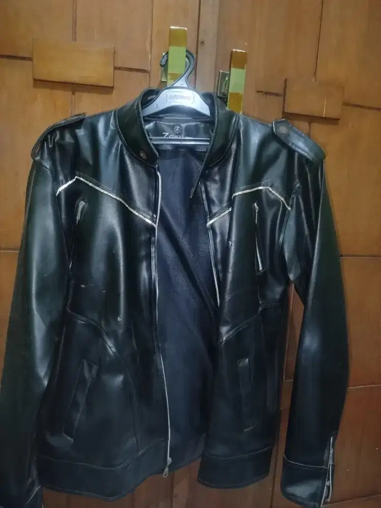 Di Jual Helm, Jaket, Sepatu, Tas Bahan Kulit