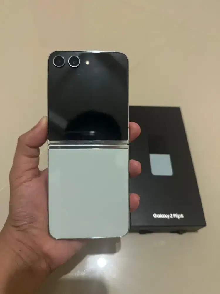 Samsung Z Flip 5 8/512GB ex garansi resmi Sein fullset mulus pemakaian