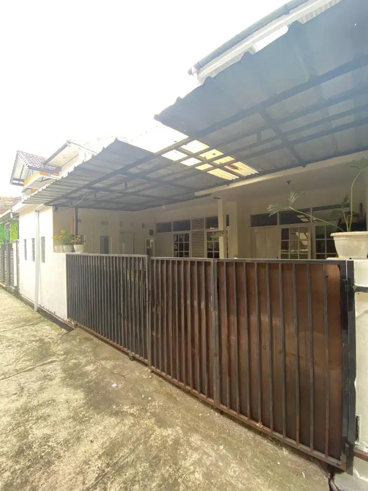 Dijual Rumah Luas Nyaman di Perbatasan Antapani - Kiara Condong