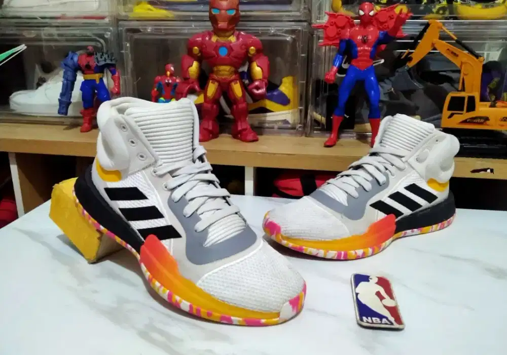 Sepatu Basket Volly Adidas Marquee Bost