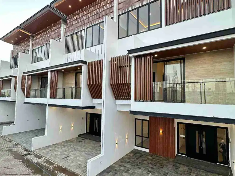 Rumah baru Modern Kontemporer siap huni akses jalan utama