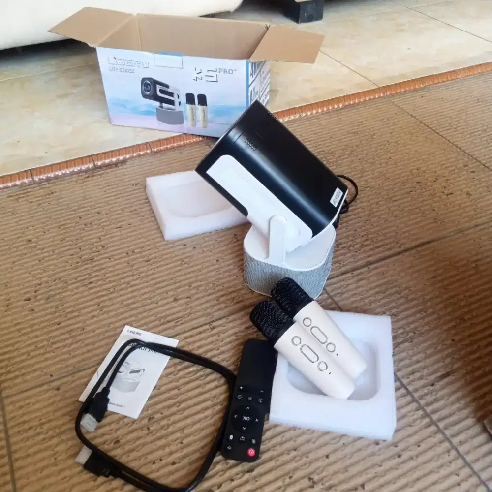 Proyektor tv dan audio karoke