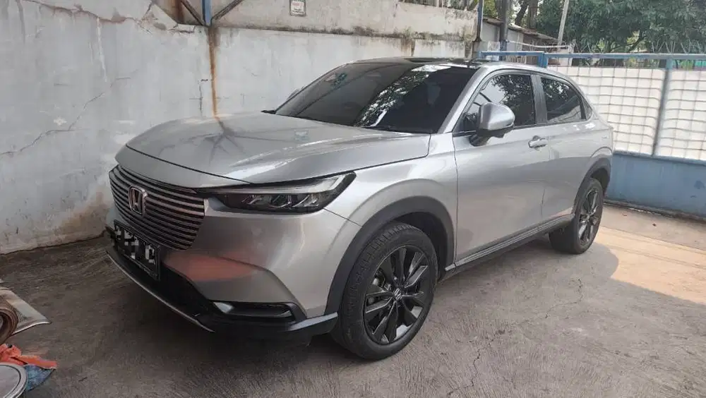 Honda HR-V 1.5 SE CVT 2022 Abu-Abu Bulan Metallic