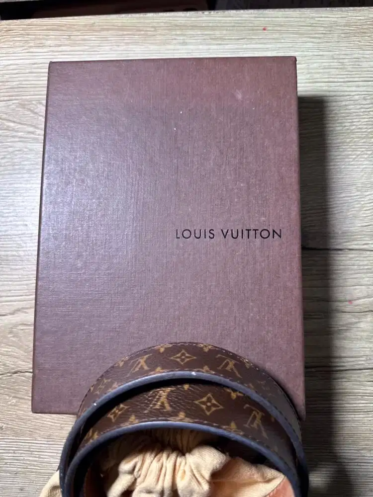 Belt LOUIS VUITTON authentic 100%