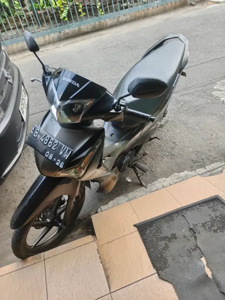 Honda Supra helm in injeksi THN 2012 plat AB Wonosari