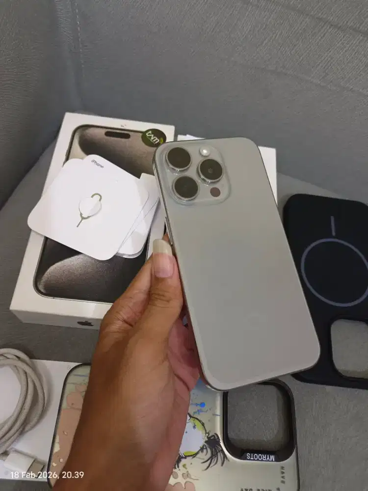 Mau jual dbli iphone 15 pro lengkappp eks garansi ibox