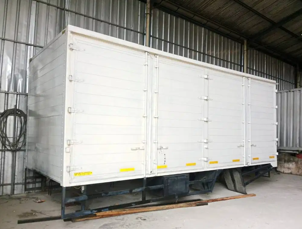 Mulus MURAH box alumunium engkel 4x2 isuzu Giga hino ranger box lohan