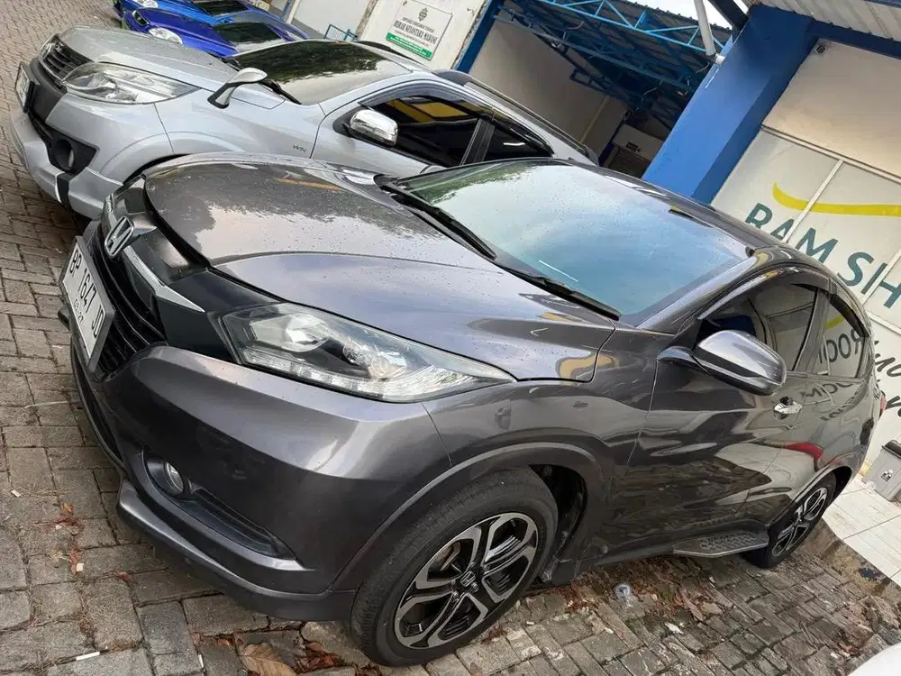 HONDA HRV PRESTIGE AT 2016 (Km 99,011)