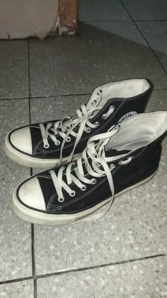 Sepatu Converse ukuran 41