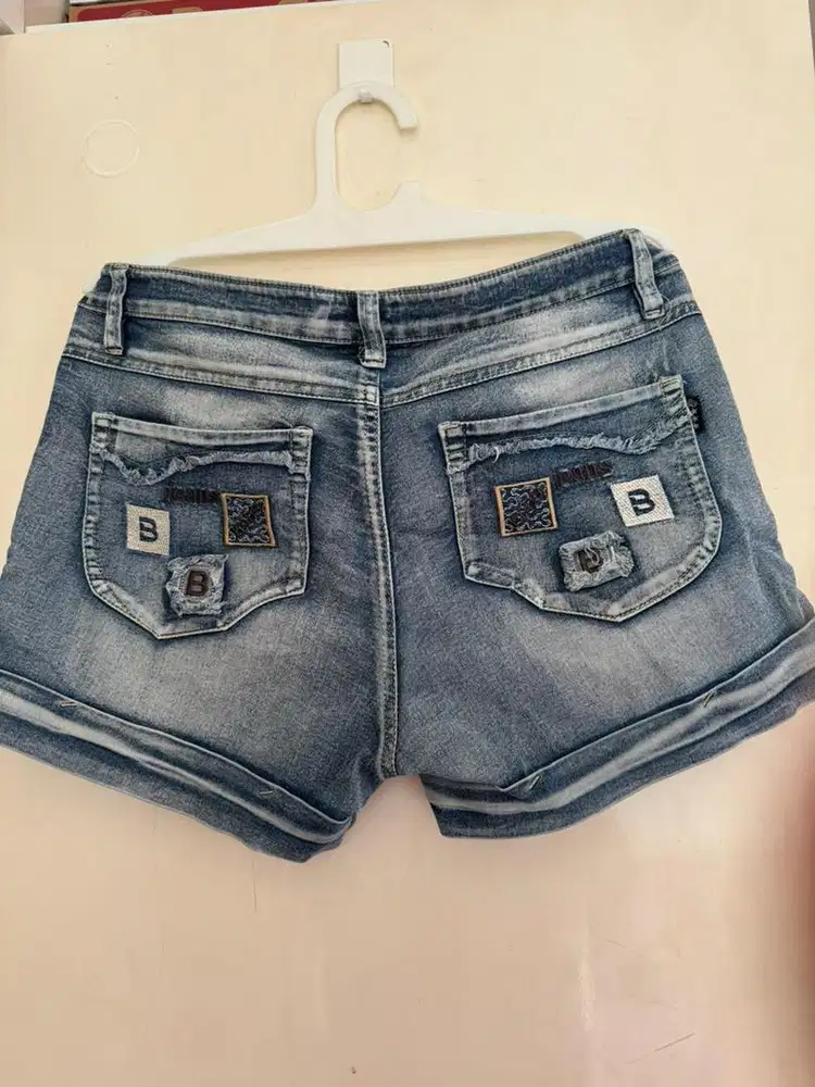 celana pendek jeans