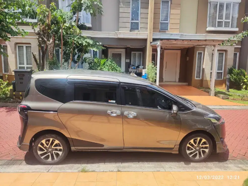 Toyota Sienta Matic Q 2017