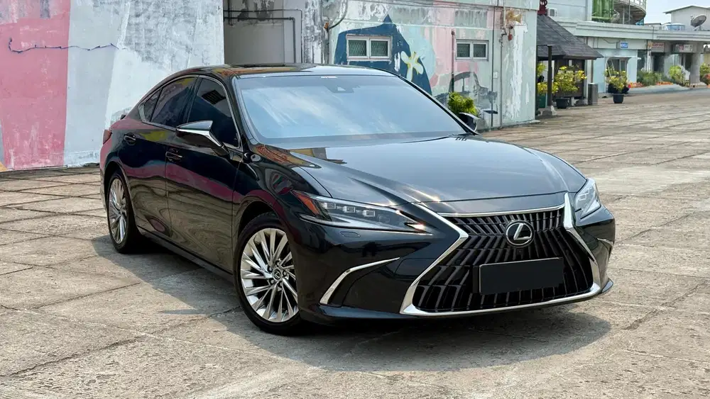 [KM 7.000 PERAK]LEXUS ES300H HYBRID ULTRA LUXURY AT 2025 LIKE NEW 2024