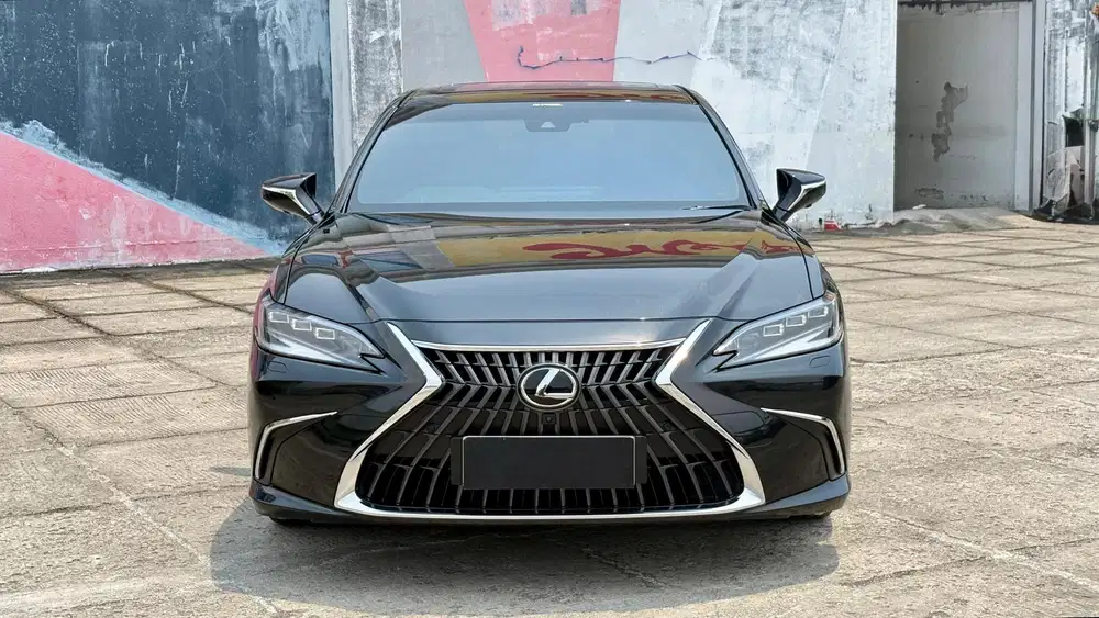 [KM 7.000 PERAK]LEXUS ES300H HYBRID ULTRA LUXURY AT 2025 LIKE NEW 2024