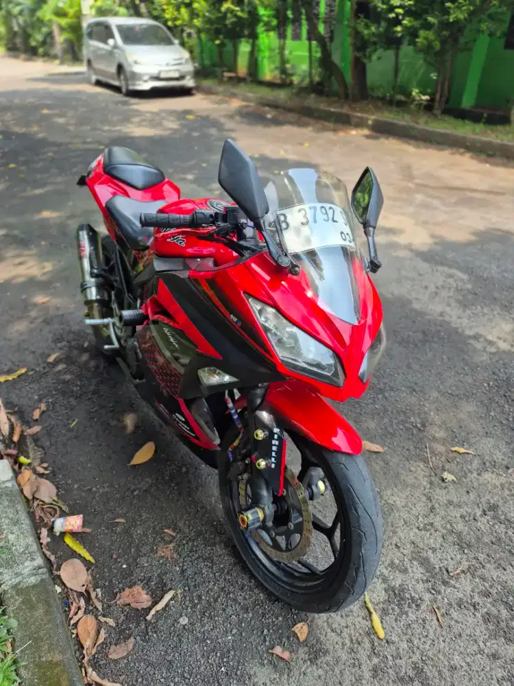 Dijual Kawasaki Ninja 250 FI tahun 2013 surat lengkap