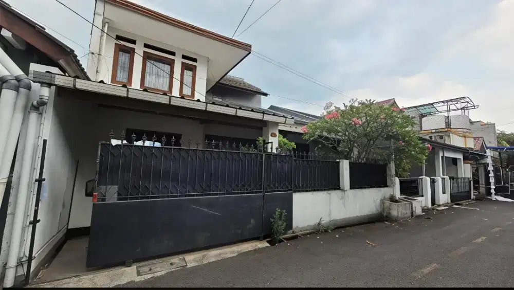 Rumah bagus terawat di komplek riung bandung soekarno hatta