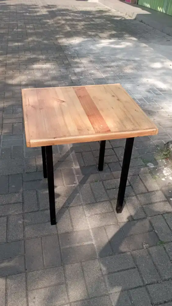 Meja makan bekas warmindo / cafe (ada 8 meja)
