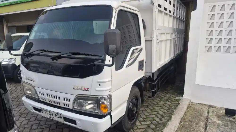 Isuzu elf double bak 2012