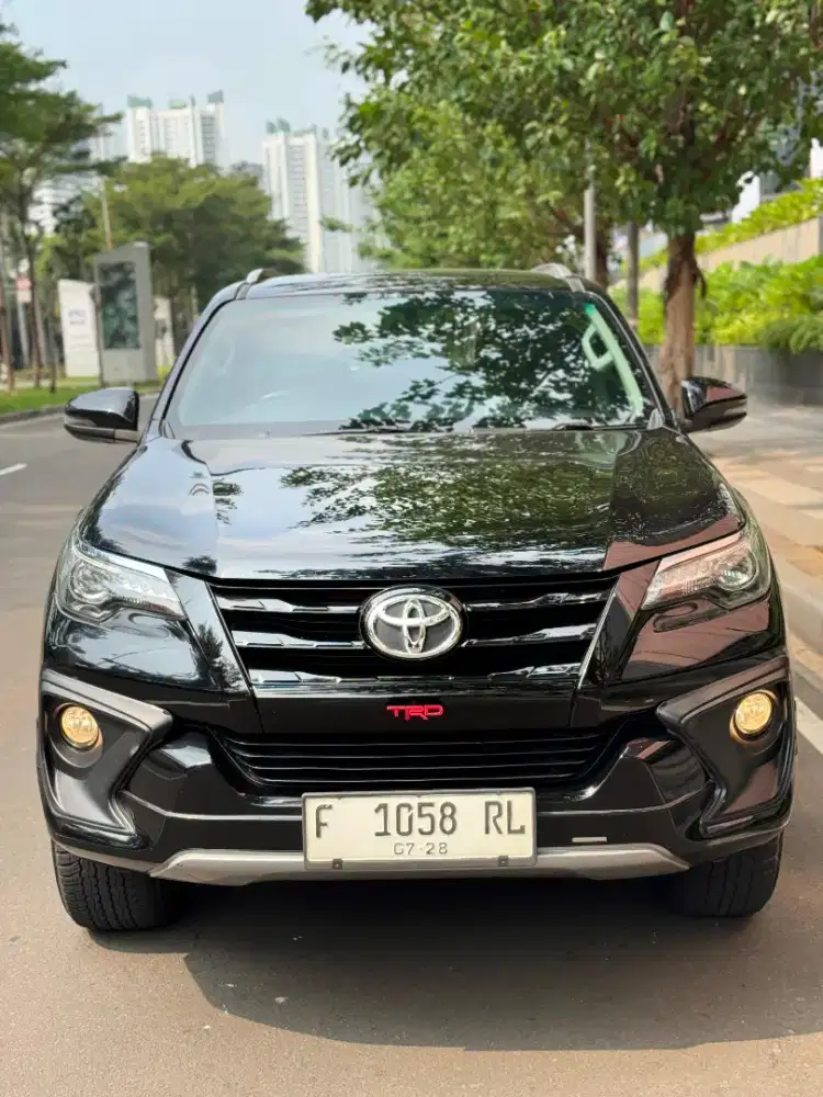 Toyota Fortuner VRZ TRD 2.4 Matic Diesel Nopol  Genap