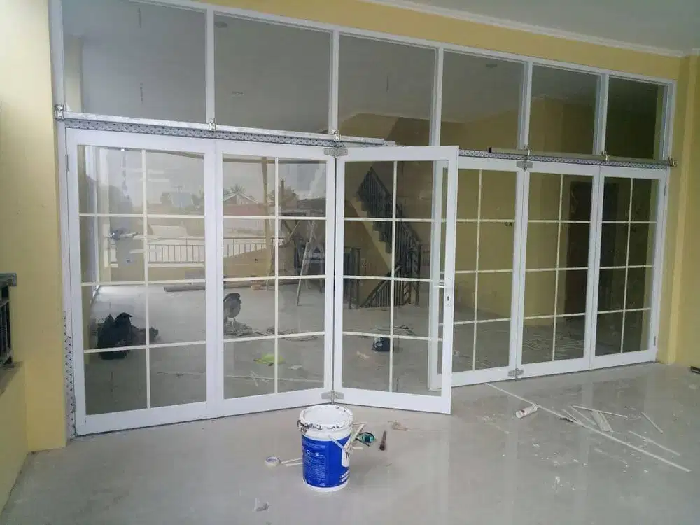 Pintu  kaca aluminium