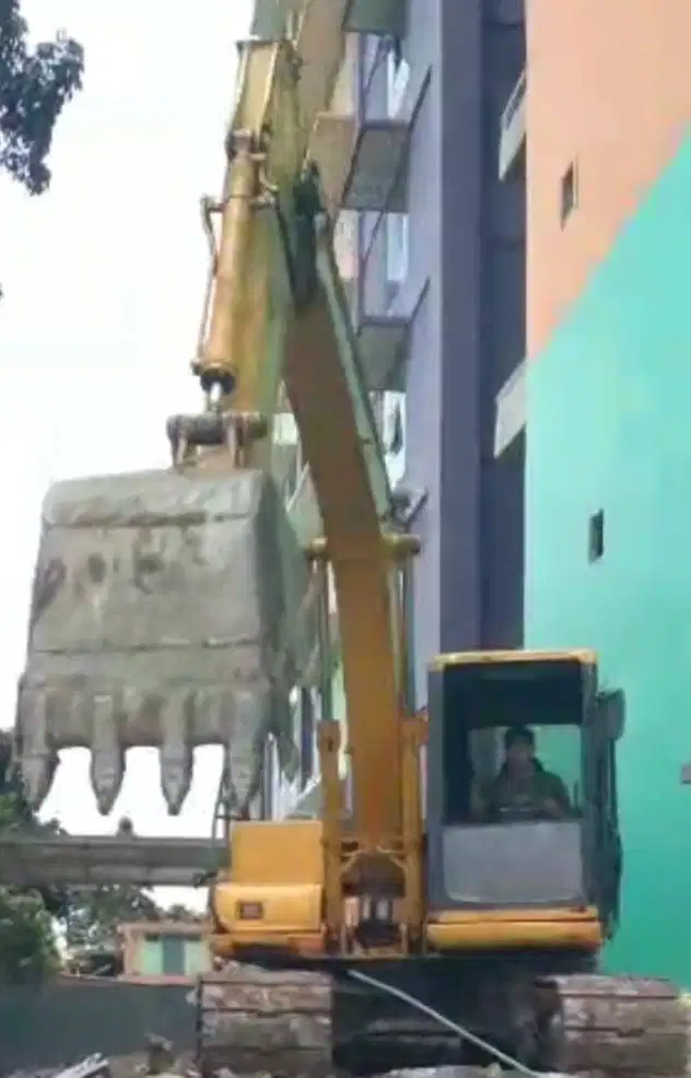 Jual Excavator Komatsu model PC100-6