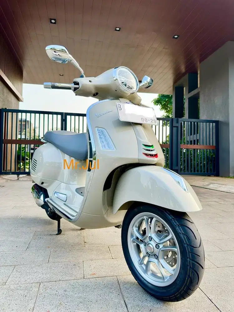 Piaggio Vespa GTS nik 2024 Keyless Like New