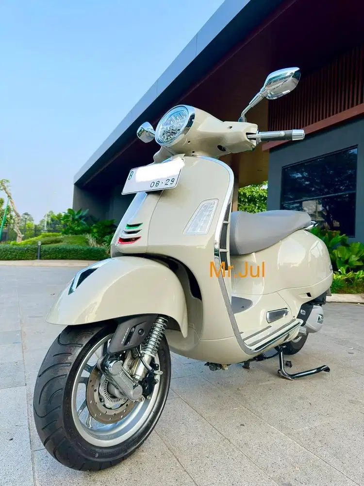 Piaggio Vespa GTS nik 2024 Keyless Like New