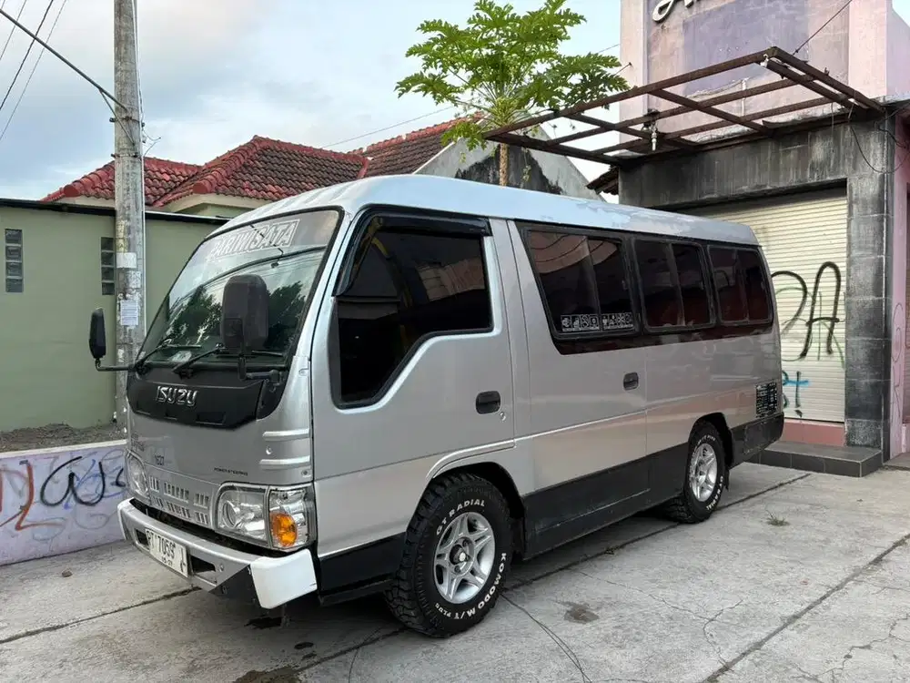 Isuzu elf nhr55 2012