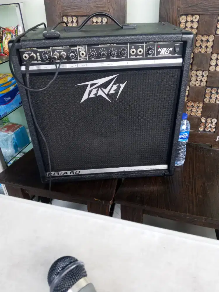 Salon Speaker Aktif PEAVEY LEGENDARIS