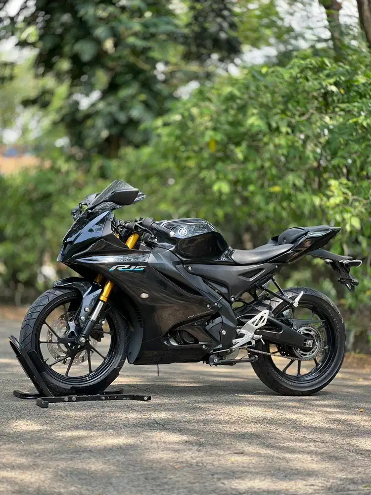 YAMAHA YZF R15 V4 HITAM 2022 KM LOW PAJAK PANJANG MULUS