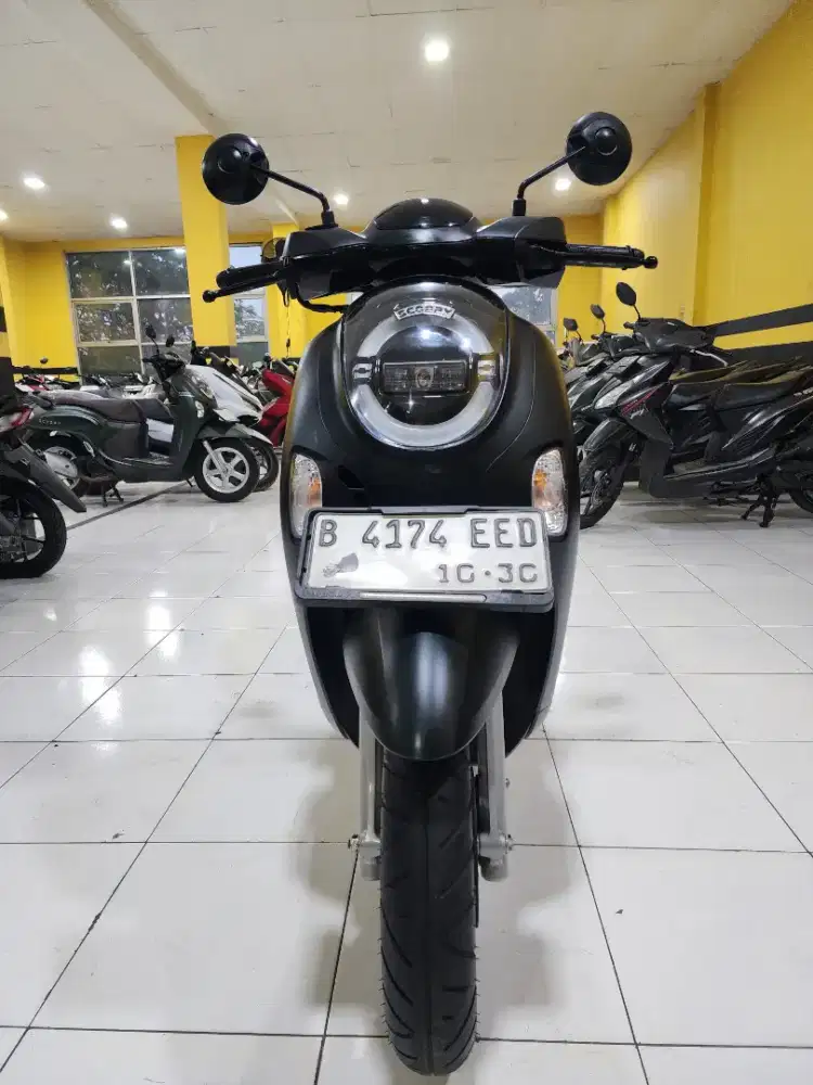 SCOOPY PRESTIGE TAHUN 2025 BLACK