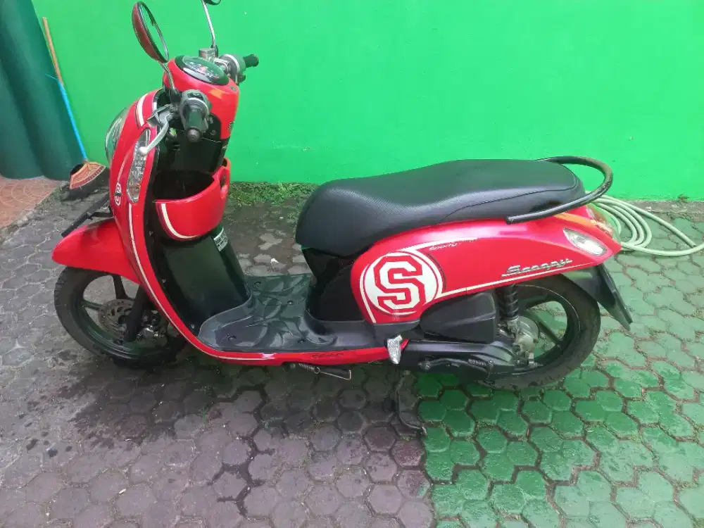 Scoopy merah 2014